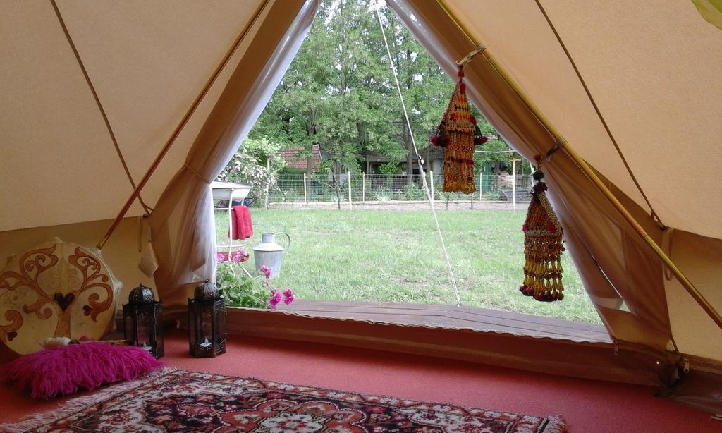 Pálmonostora Chy-Kara Farm Camping Bed & Breakfast エクステリア 写真