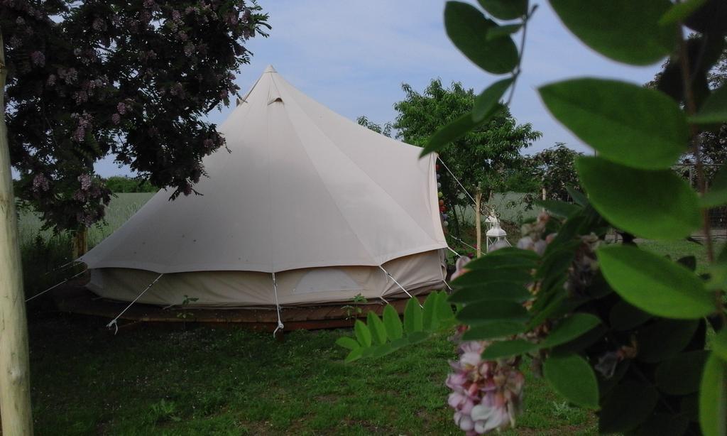 Pálmonostora Chy-Kara Farm Camping Bed & Breakfast エクステリア 写真