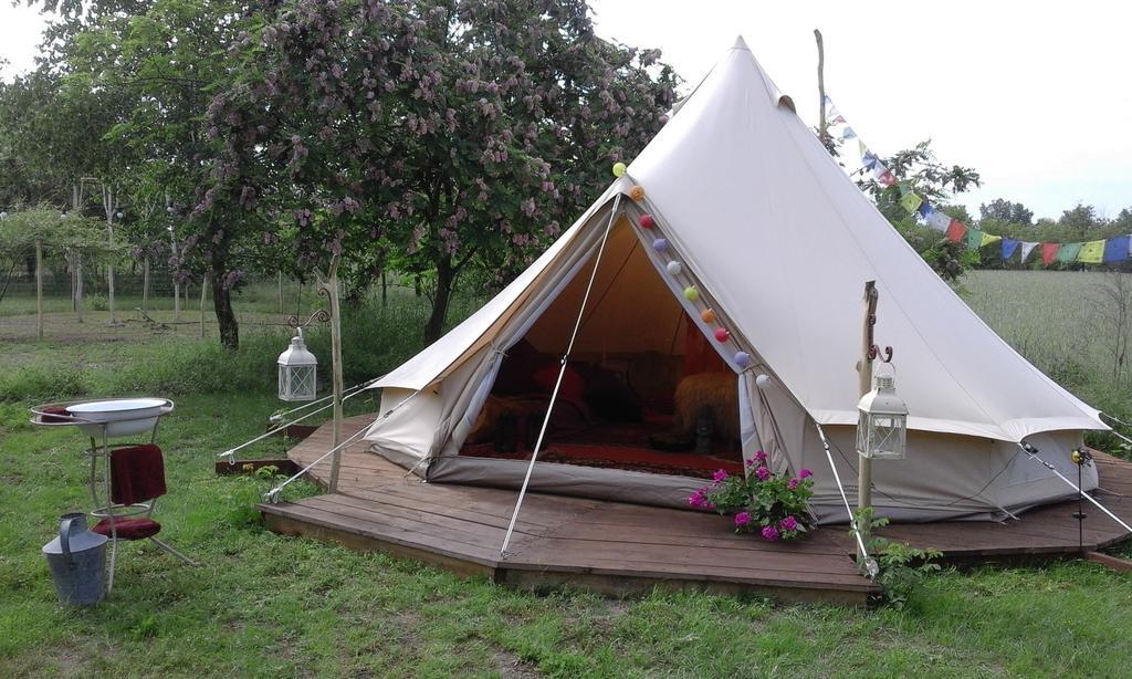 Pálmonostora Chy-Kara Farm Camping Bed & Breakfast エクステリア 写真